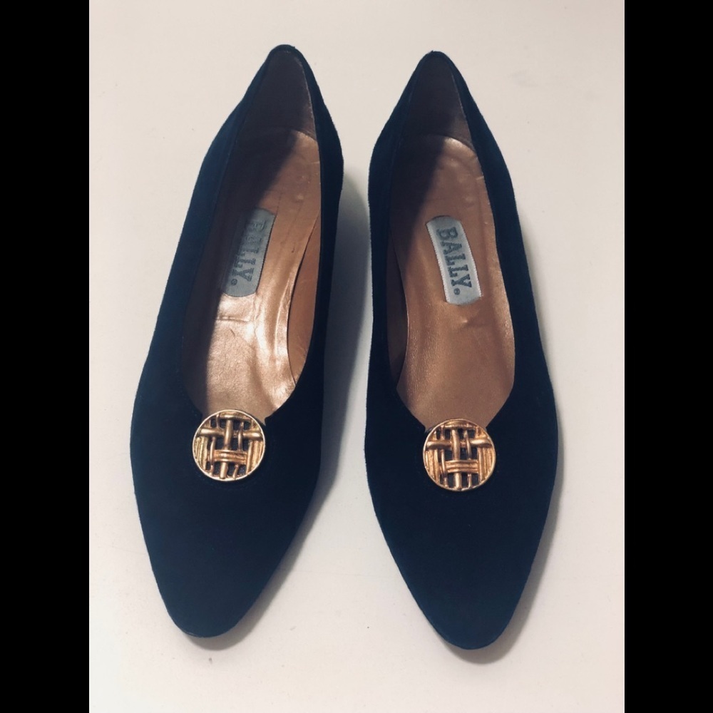Stunning Bally Italian shoes.Nevy color